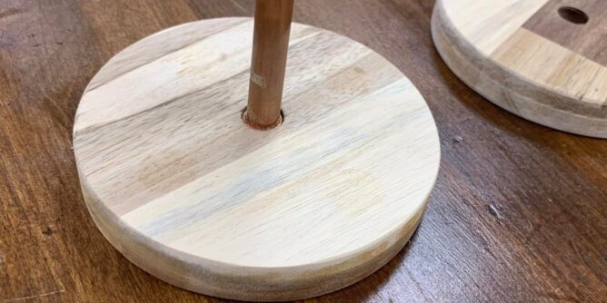 毛糸がクルクル回るホルダーです