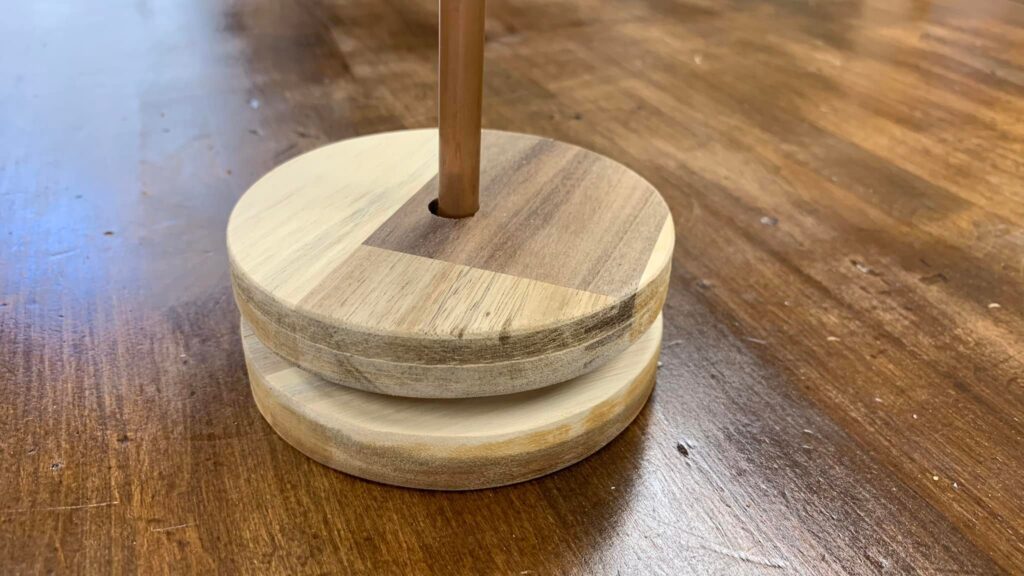 毛糸がクルクル回るホルダーです