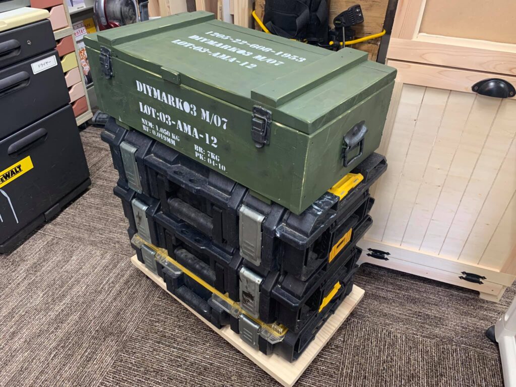 ターナーさんからARMY塗料が新発売