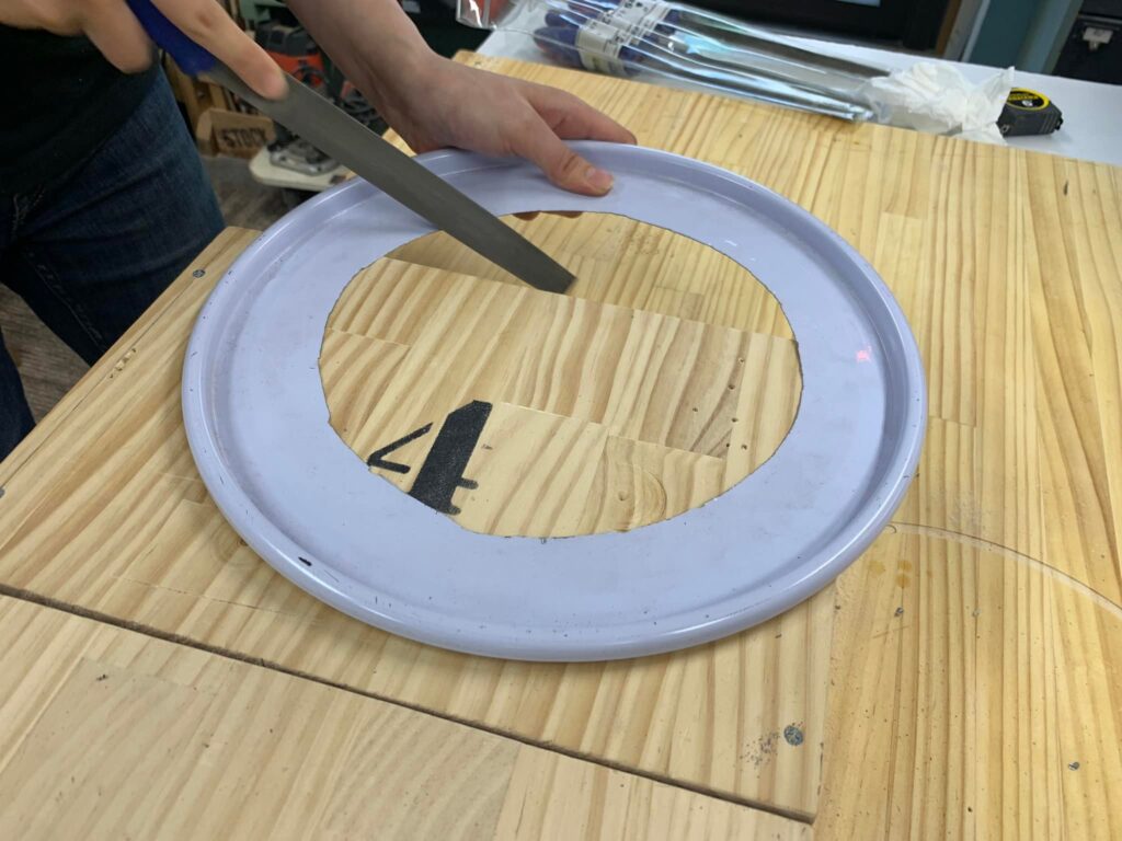 タンドリー釜を作っています。材料持ち込みで