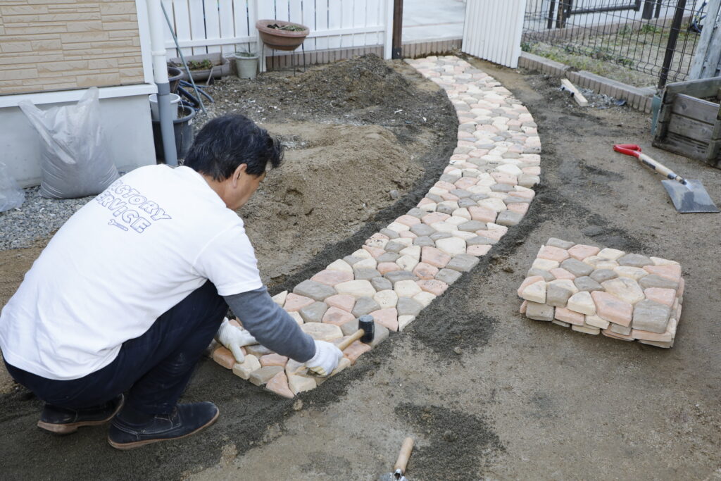 おしゃれな小道に様変わり アプローチを作る