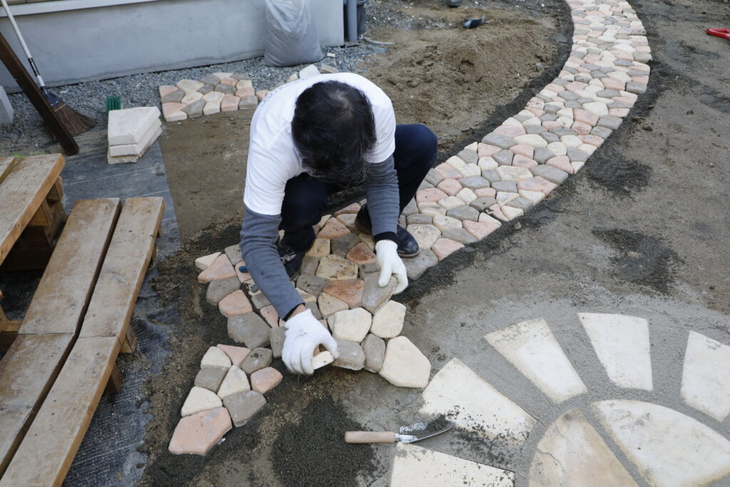 おしゃれな小道に様変わり アプローチを作る