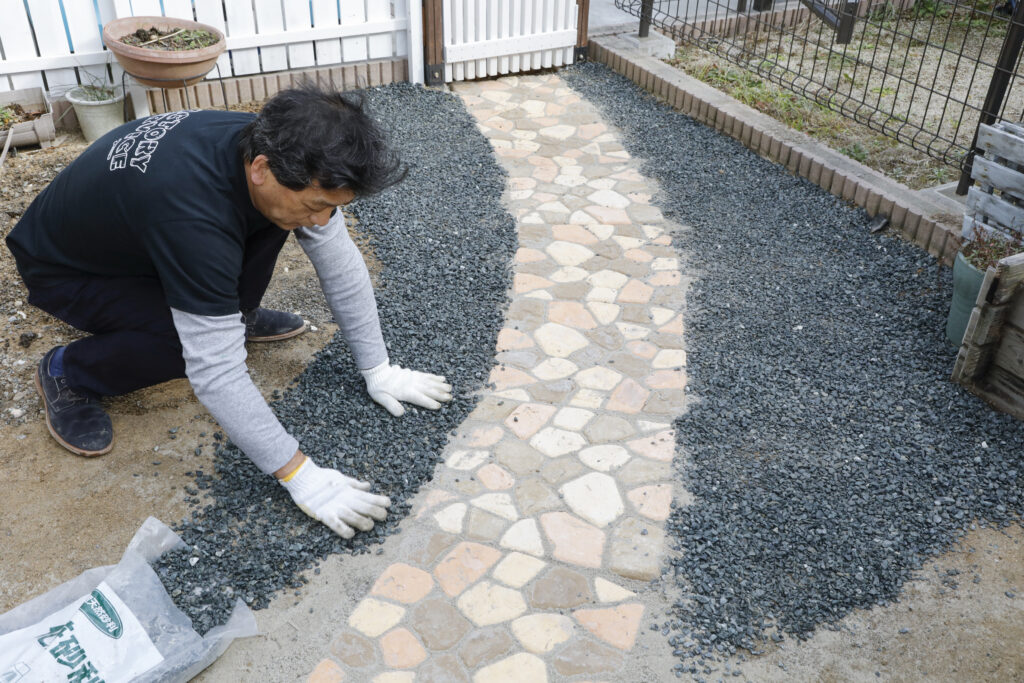 おしゃれな小道に様変わり アプローチを作る