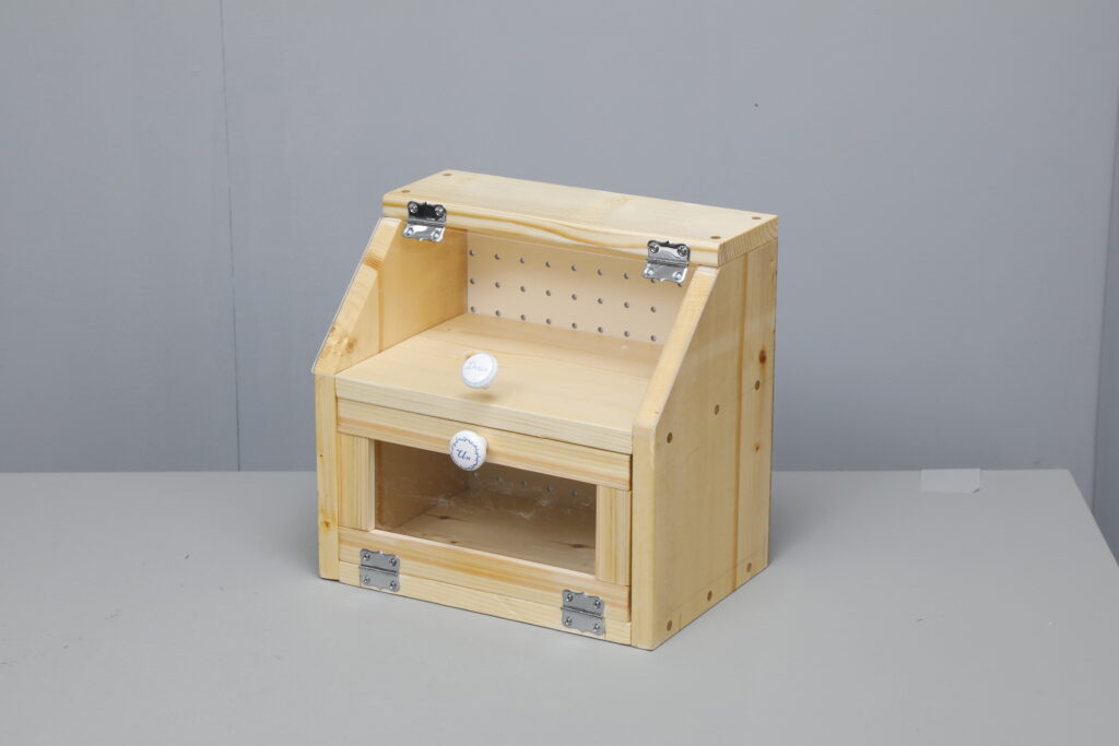 見せるタイプのブレッドボックス