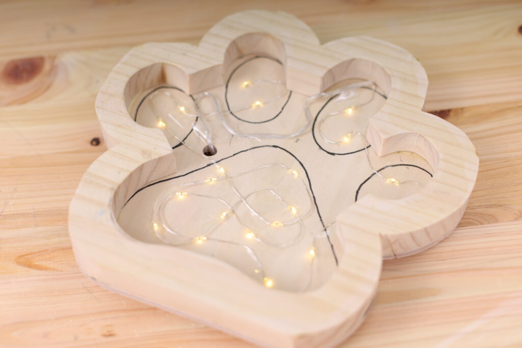 肉球がモチーフのかわいいPaw lamp
