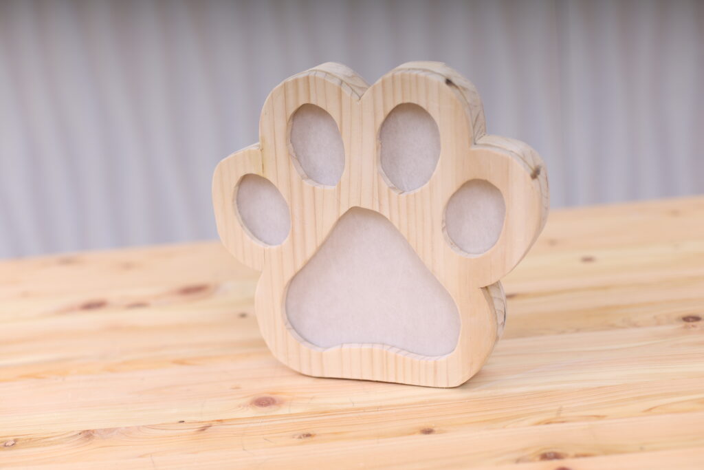 肉球がモチーフのかわいいPaw lamp