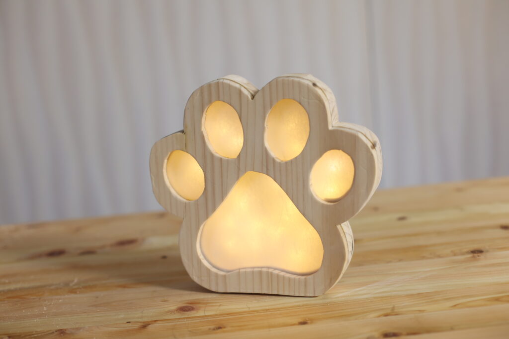 肉球がモチーフのかわいいPaw lamp