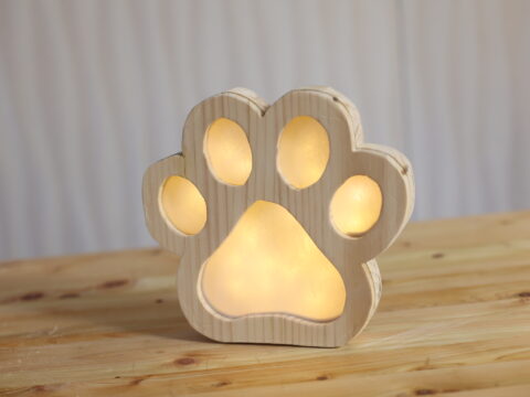肉球がモチーフのかわいいPaw lamp