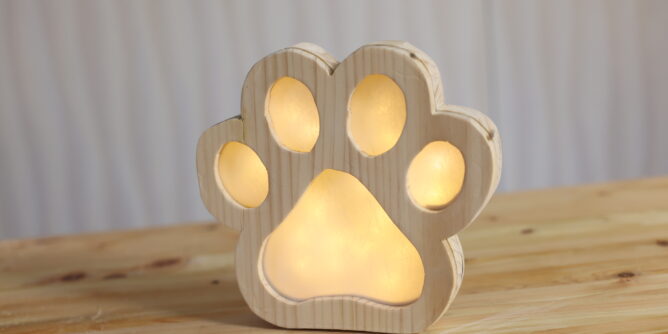 肉球がモチーフのかわいいPaw lamp