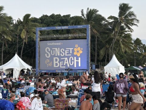 ワイキキの浜辺で無料の屋外映画
