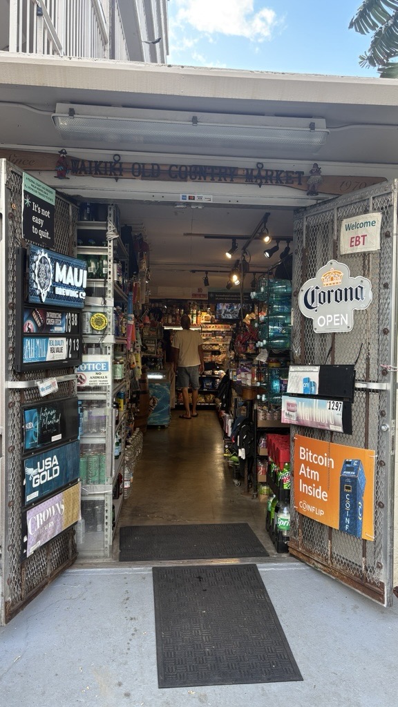 WAIKIKI OLD COUNTRY MARKET