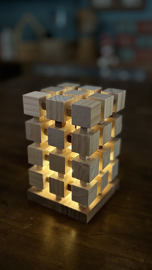 木のブロックで作る手作りランプ｜温かみのあるDIY照明キット