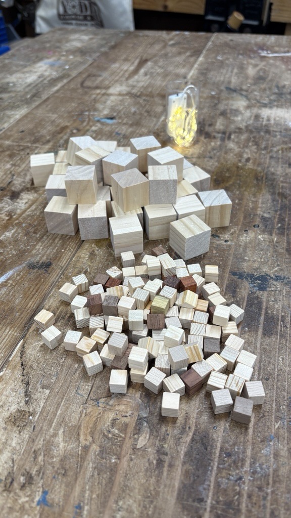木のブロックで作る手作りランプ｜温かみのあるDIY照明キット