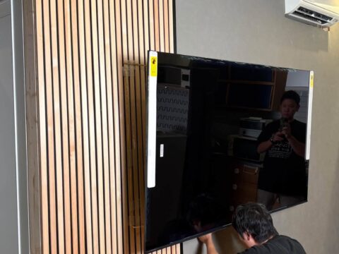 だいちん家の動画撮影|賃貸の壁掛けテレビと縦ストライプ壁をDIY