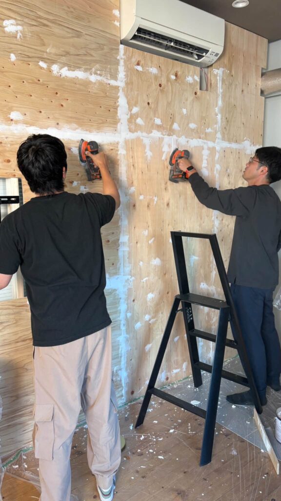 だいちん家の動画撮影｜賃貸の壁掛けテレビと縦ストライプ壁をDIY