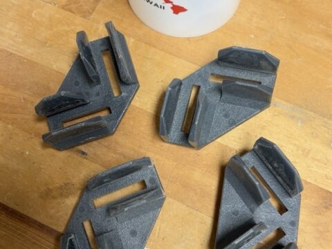 シンプルなコーナークランプ｜DIYのネジ打ちを楽にする便利な工具